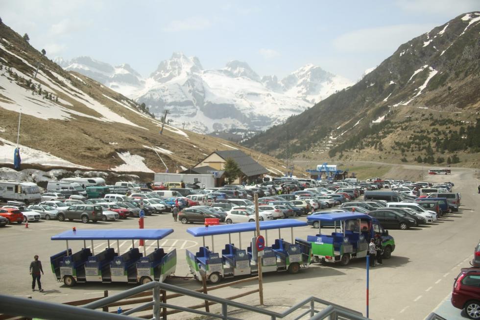 Turismo y controles en Astún.