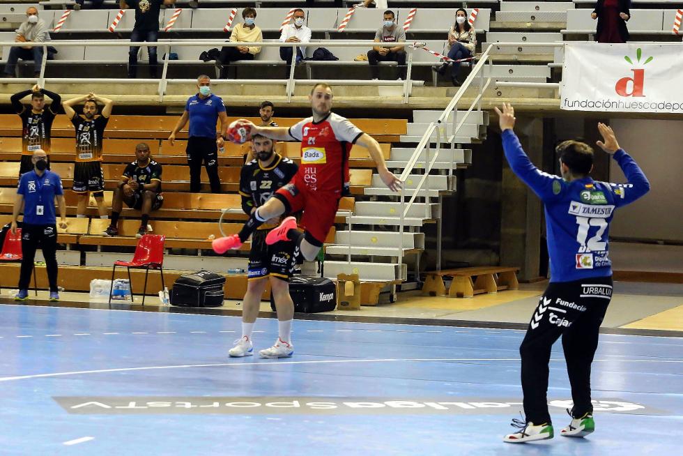 El Bada Huesca logra una importante victoria ante el Puente Genil