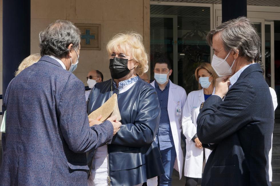La consejera de Sanidad, Sira Repollés, ha visitado el Hospital San Jorge de Huesca.
