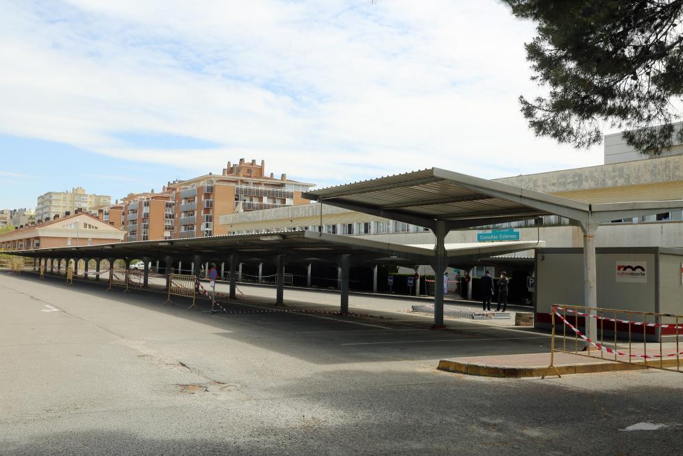 La consejera de Sanidad, Sira Repollés, ha visitado el Hospital San Jorge de Huesca.