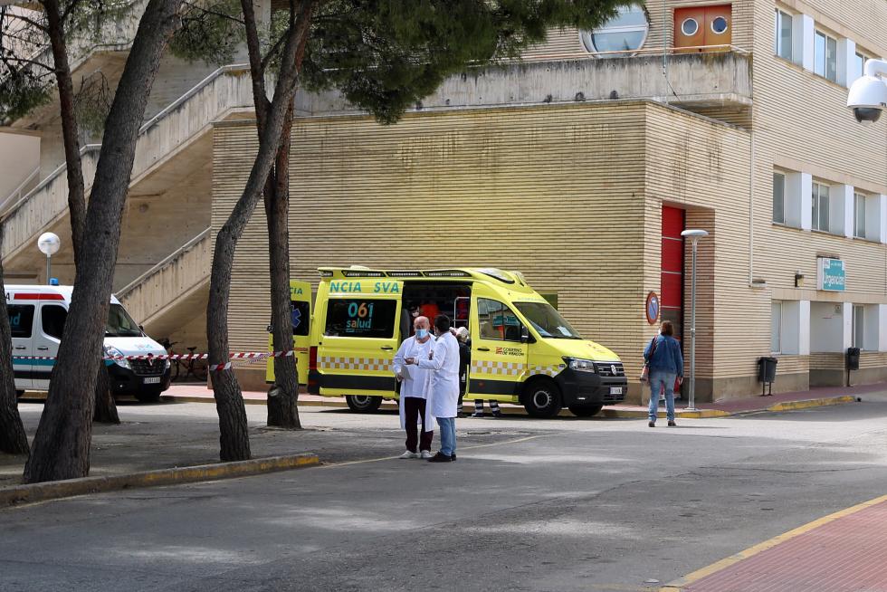 La consejera de Sanidad, Sira Repollés, ha visitado el Hospital San Jorge de Huesca.