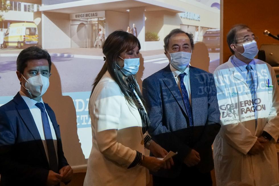 La consejera de Sanidad, Sira Repollés, ha visitado el hospital San Jorge de Huesca