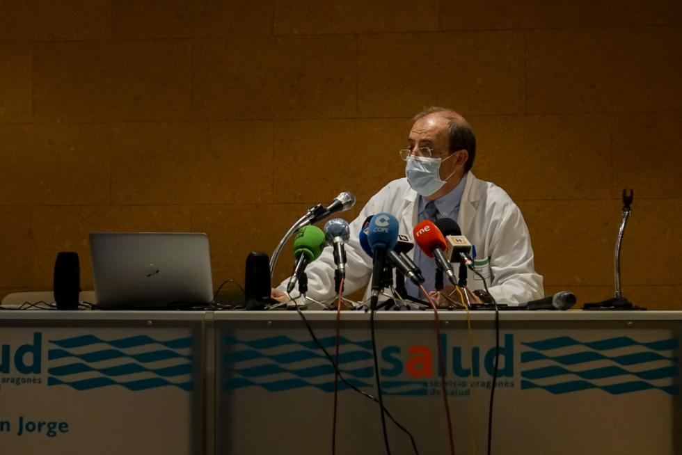 La consejera de Sanidad, Sira Repollés, ha visitado el hospital San Jorge de Huesca