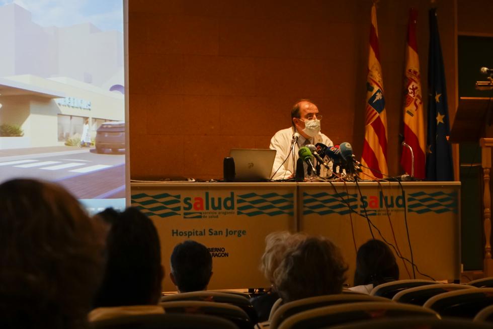 La consejera de Sanidad, Sira Repollés, ha visitado el hospital San Jorge de Huesca