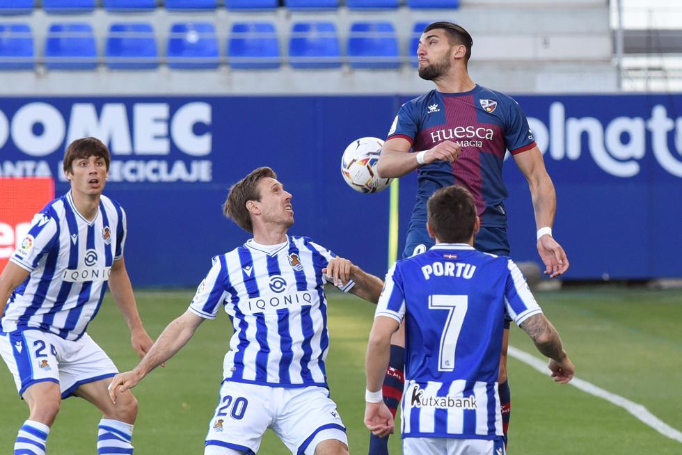 Partido disputado en El Alcoraz.