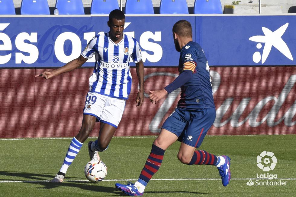 Partido disputado en El Alcoraz.