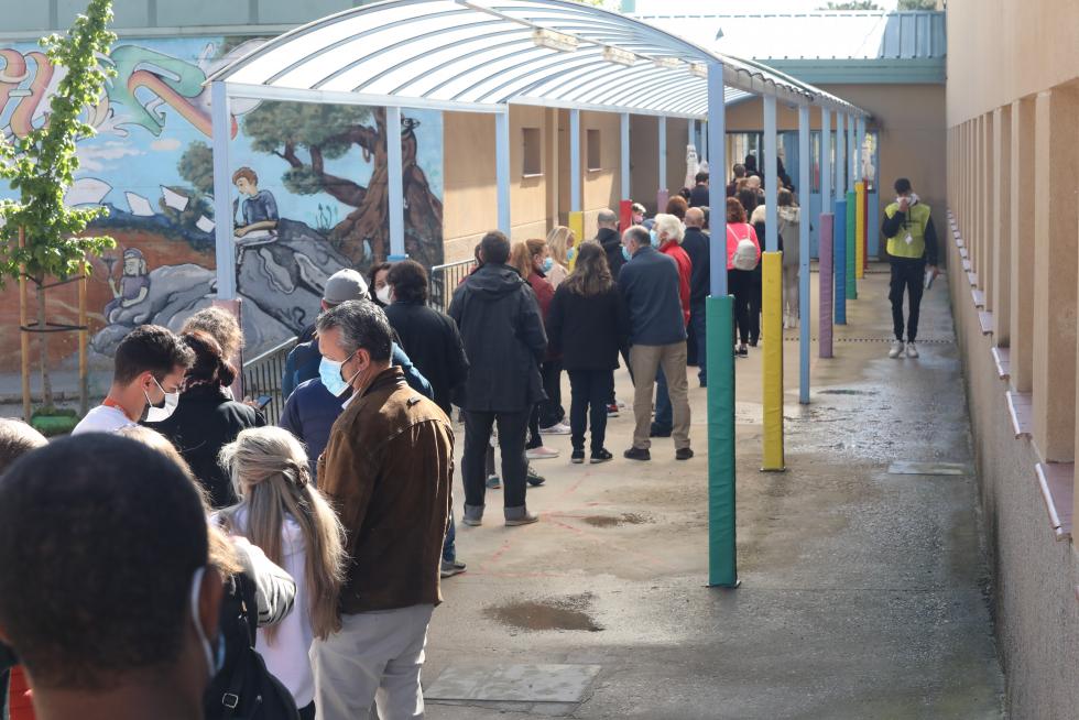 Largas colas y una alta participación en este 4M