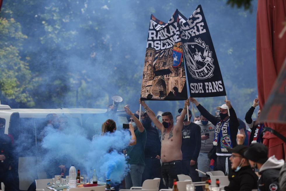 La hinchada de los azulgranas toma las calles.