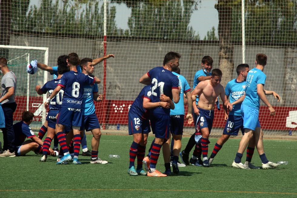 Se desborda la alegría, el equipo oscense ha conseguido su sueño.