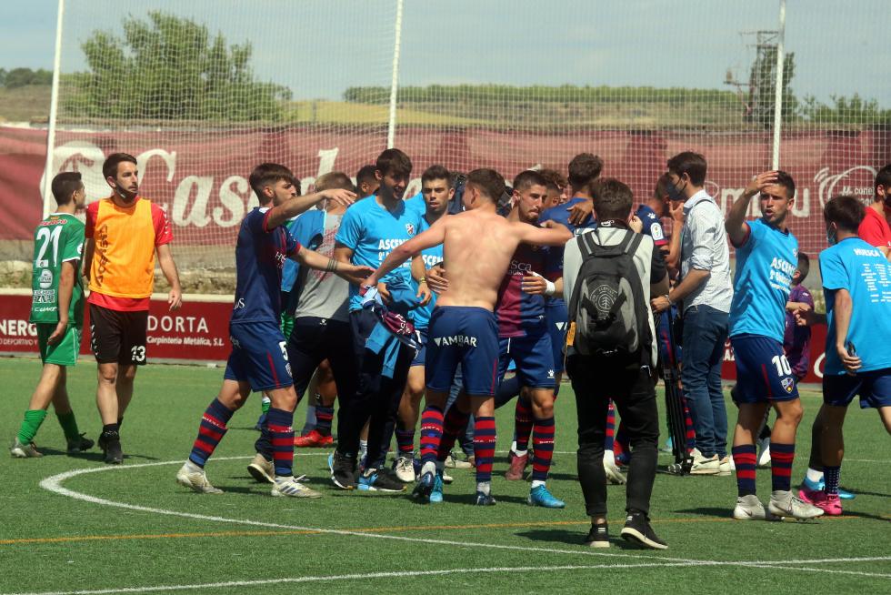 Se desborda la alegría, el equipo oscense ha conseguido su sueño.