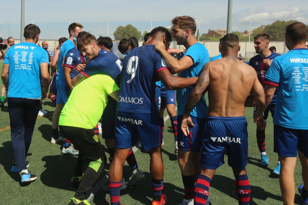 Se desborda la alegría, el equipo oscense ha conseguido su sueño.