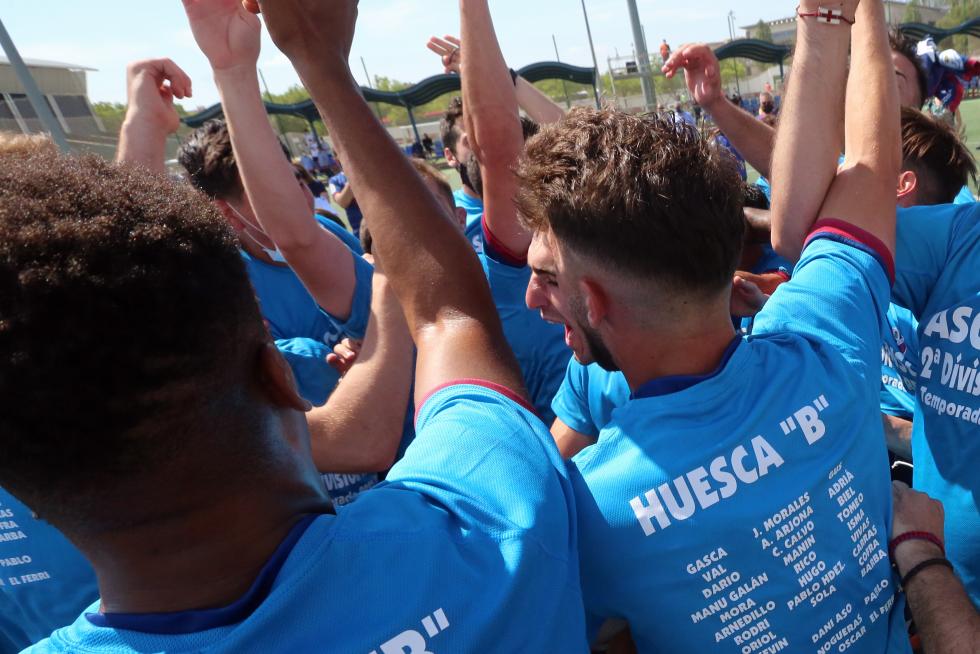 Se desborda la alegría, el equipo oscense ha conseguido su sueño.