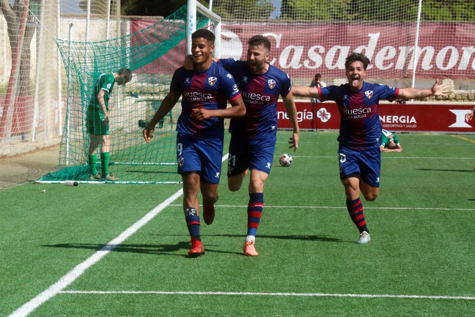 Se desborda la alegría, el equipo oscense ha conseguido su sueño.