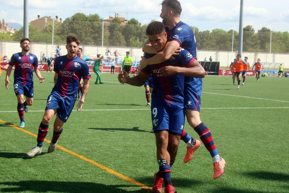 Se desborda la alegría, el equipo oscense ha conseguido su sueño.