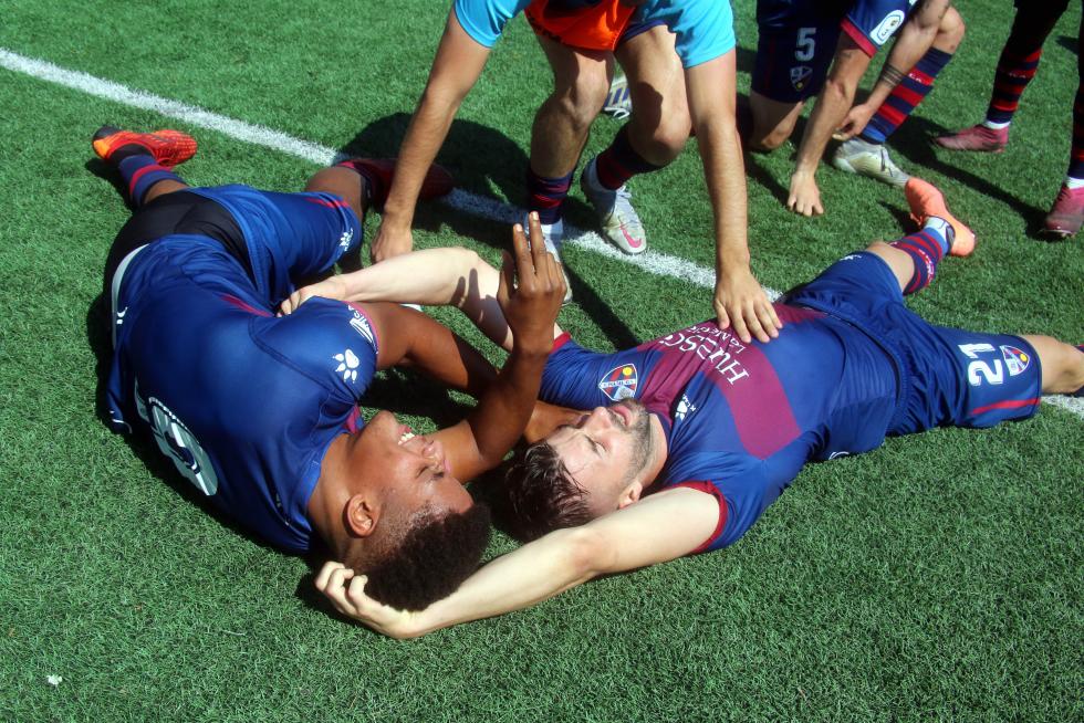 Se desborda la alegría, el equipo oscense ha conseguido su sueño.