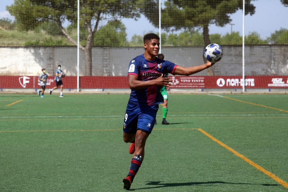 Se desborda la alegría, el equipo oscense ha conseguido su sueño.