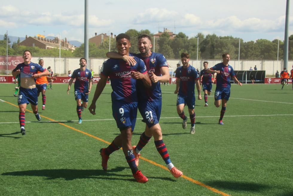 Se desborda la alegría, el equipo oscense ha conseguido su sueño.