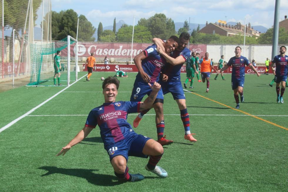 Se desborda la alegría, el equipo oscense ha conseguido su sueño.