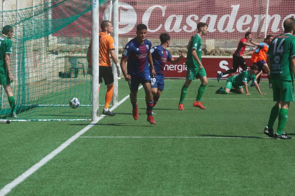 Se desborda la alegría, el equipo oscense ha conseguido su sueño.