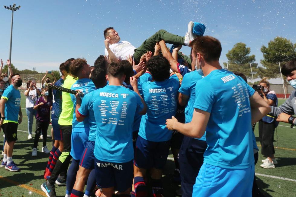Se desborda la alegría, el equipo oscense ha conseguido su sueño.