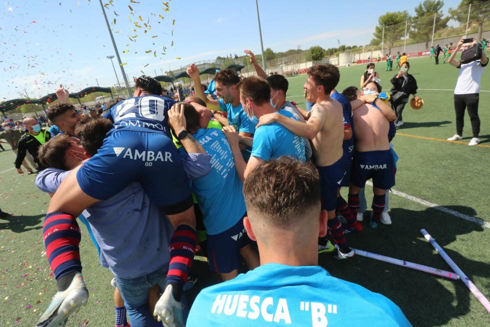 Se desborda la alegría, el equipo oscense ha conseguido su sueño.