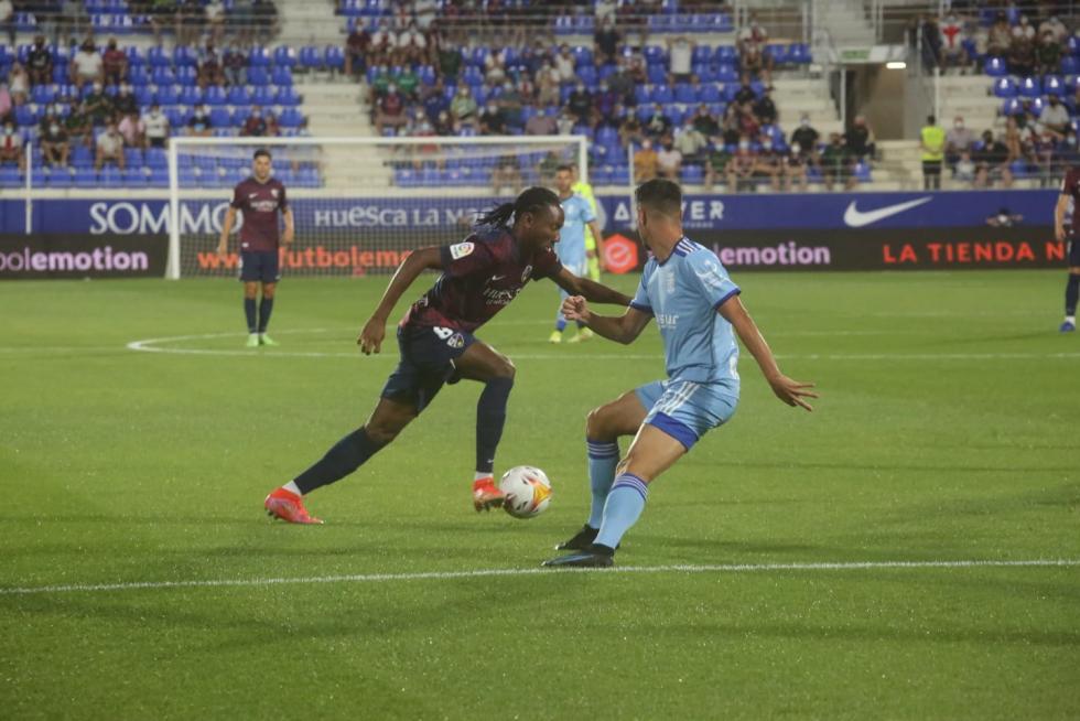 En la primera parte el Huesca ha hecho varias tentativas pero no ha logrado el gol.