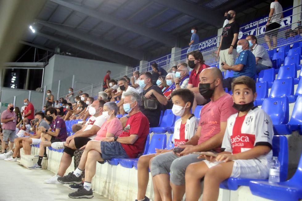 El Huesca repite victoria y se pone líder (2-0)