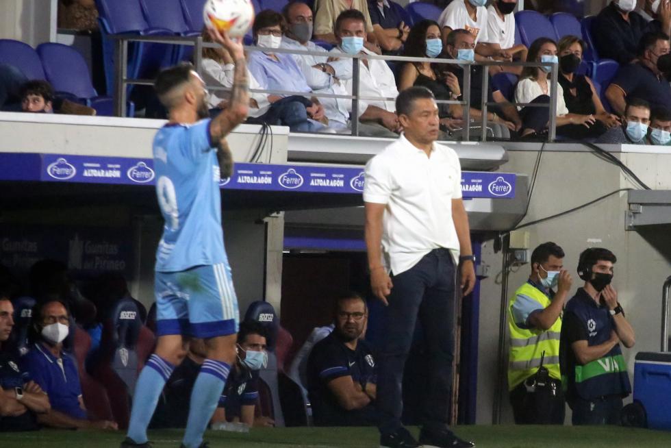 El Huesca repite victoria y se pone líder (2-0)