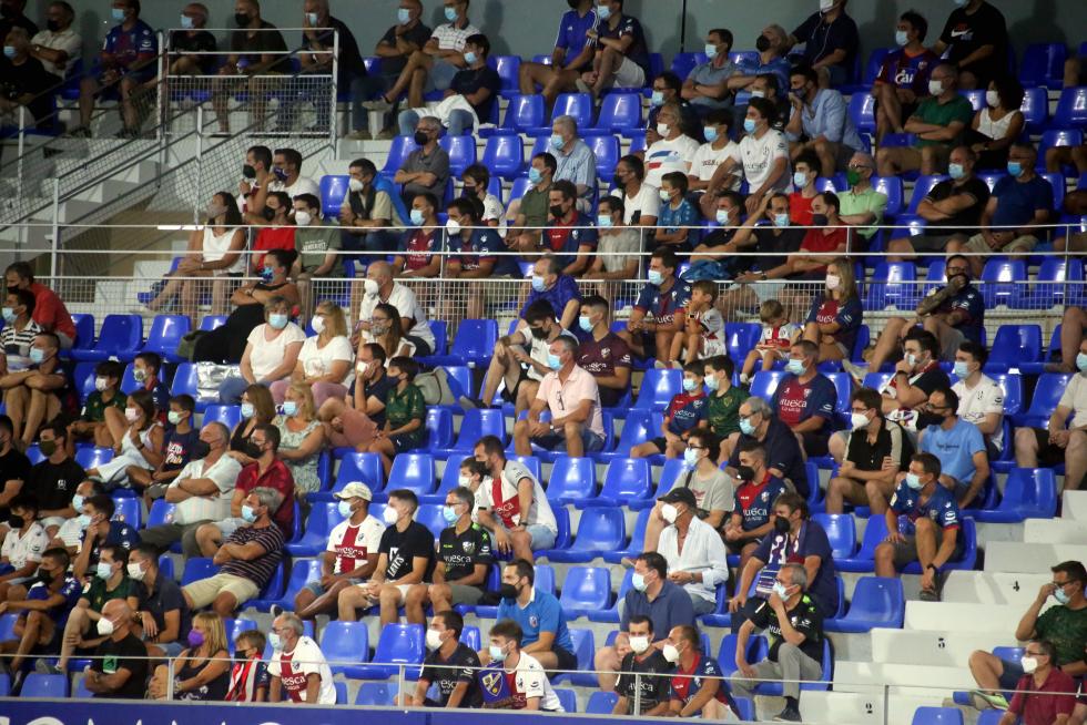 El Huesca repite victoria y se pone líder (2-0)