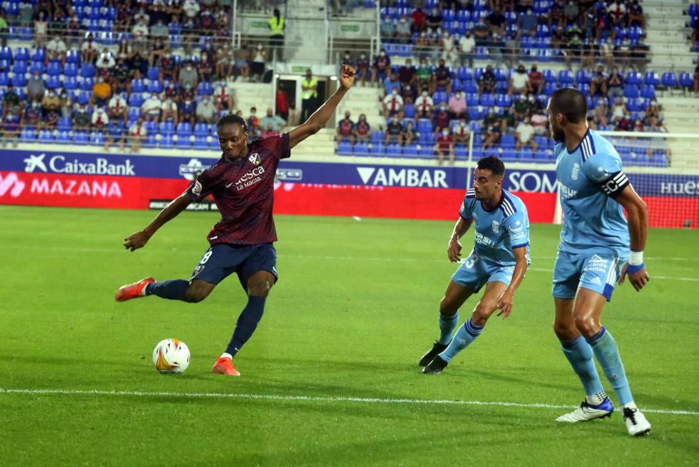 El Huesca repite victoria y se pone líder (2-0)