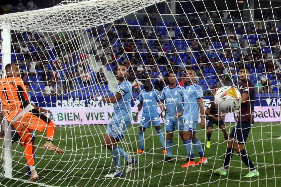 El Huesca repite victoria y se pone líder (2-0)