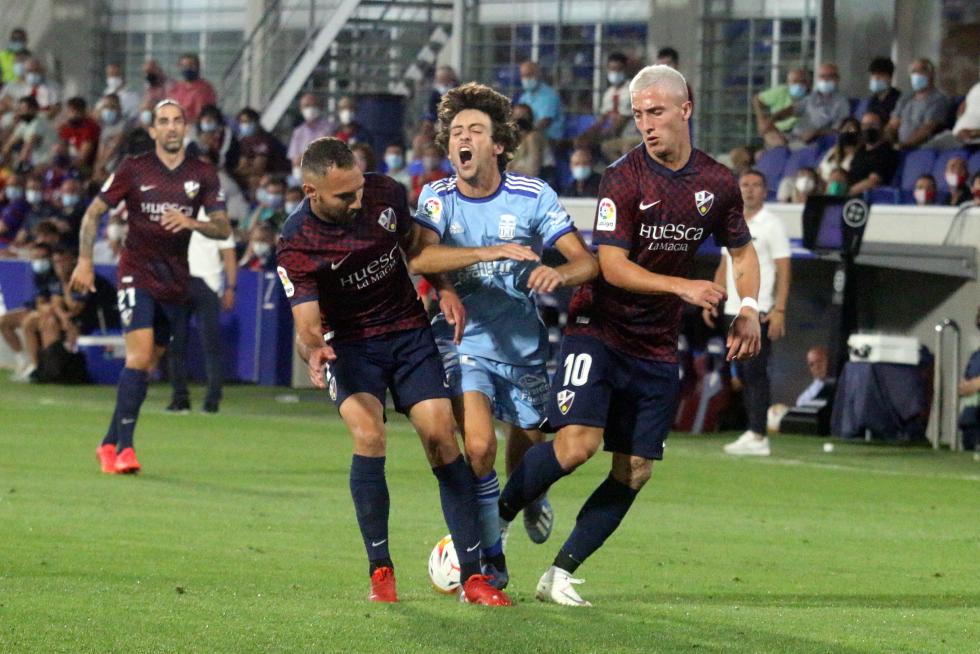 El Huesca repite victoria y se pone líder (2-0)