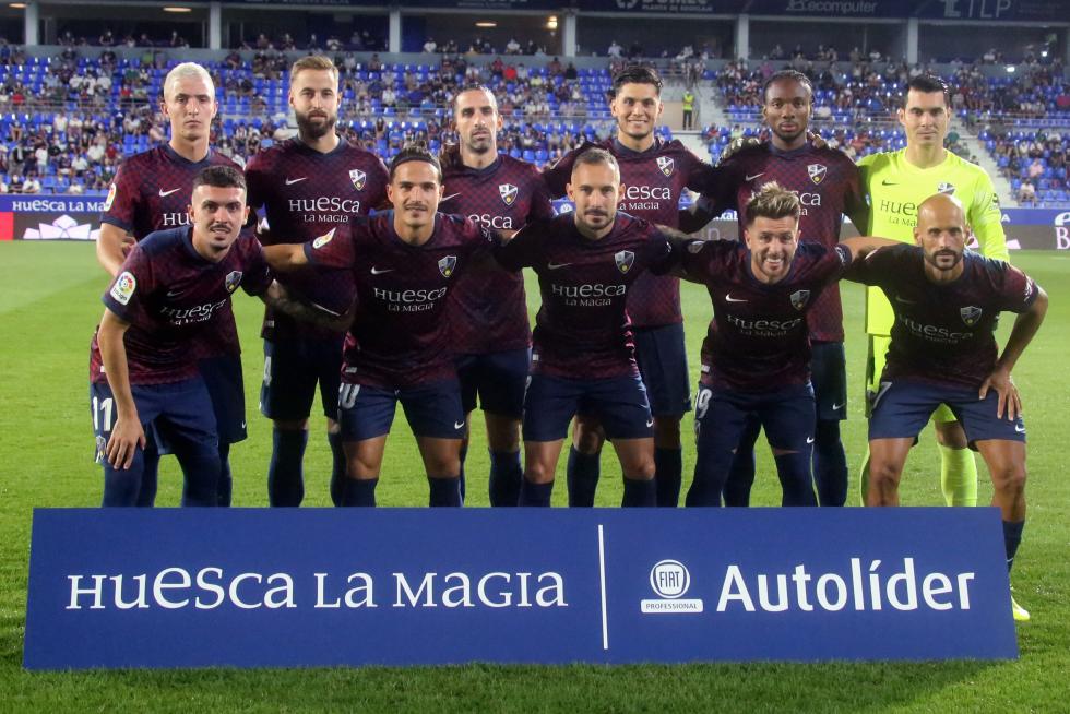 El Huesca repite victoria y se pone líder (2-0)