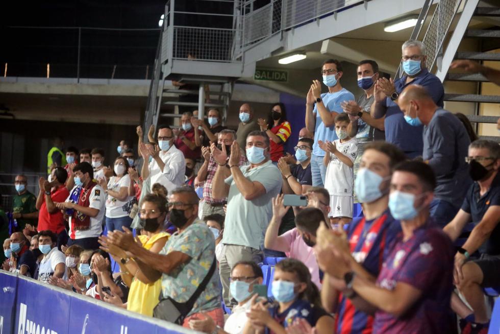 El Huesca repite victoria y se pone líder (2-0)
