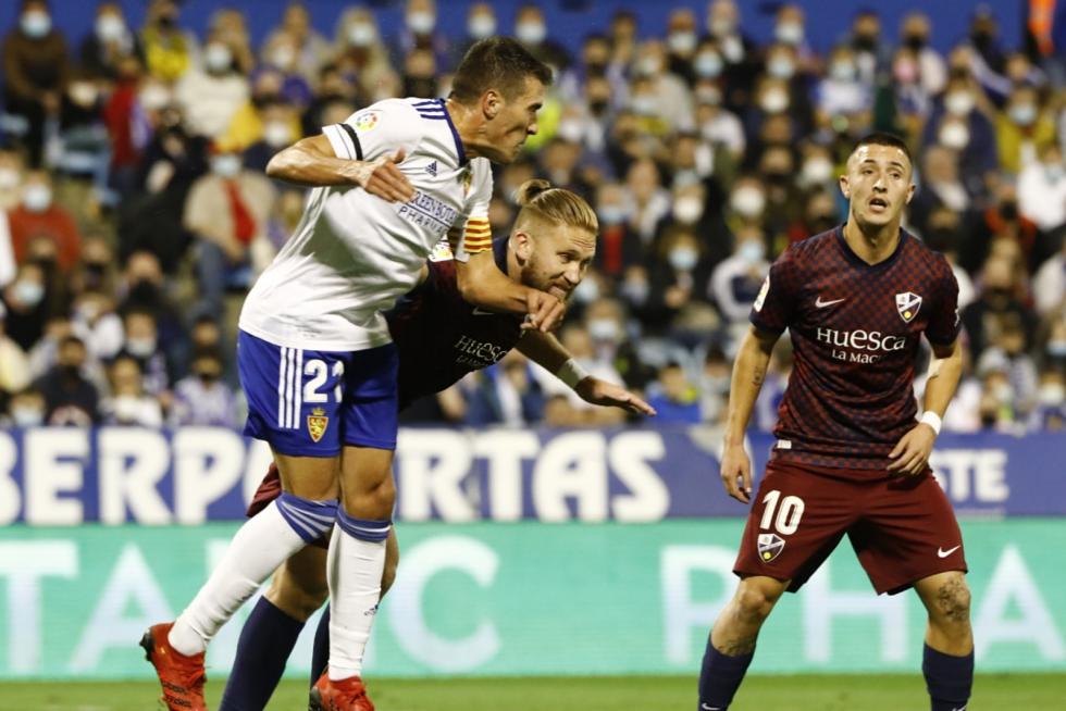 El Huesca se efrenta al Zaragoza en la Romareda.