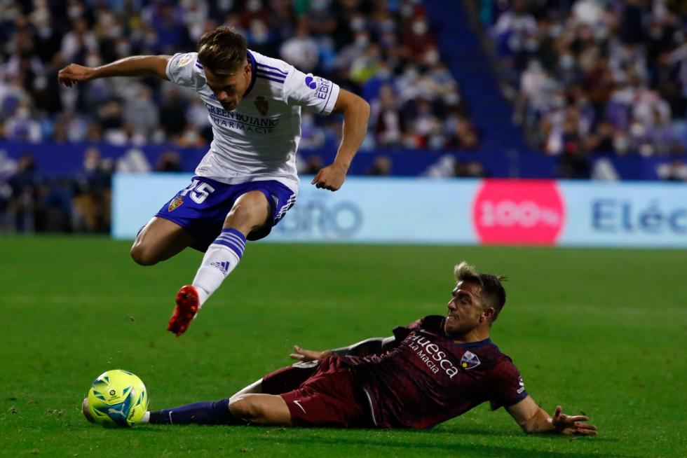 El Huesca se enfrenta al Zaragoza en la Romareda.