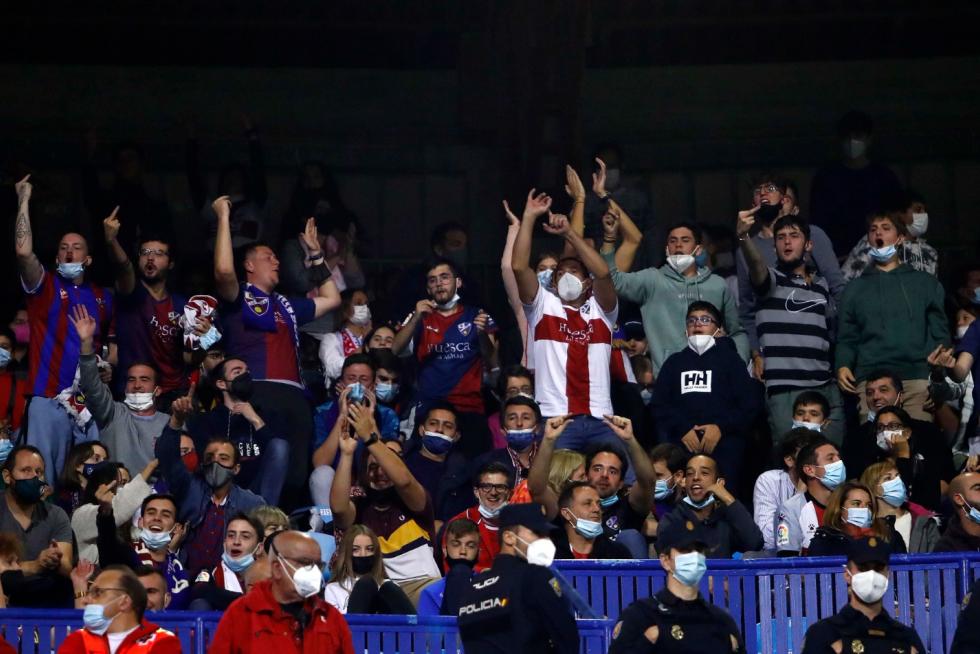 El Huesca se enfrenta al Zaragoza en la Romareda.