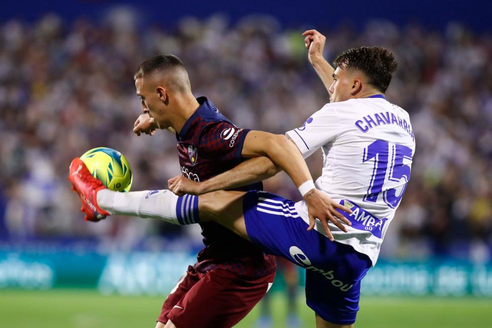 El Huesca se enfrenta al Zaragoza en la Romareda.