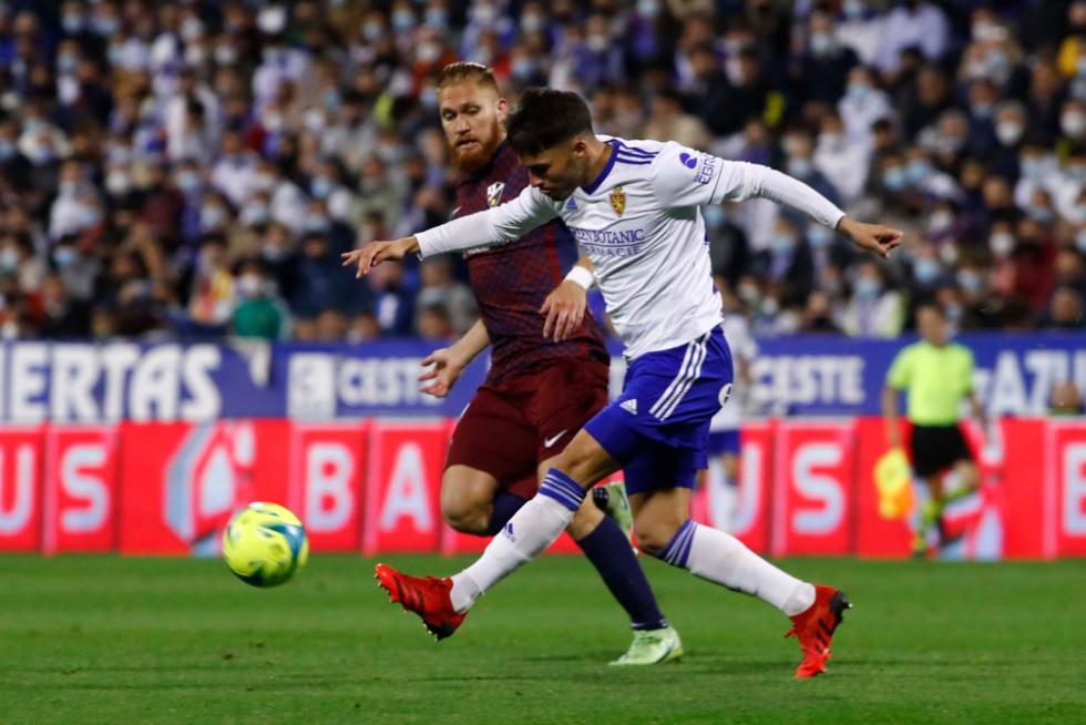El Huesca se enfrenta al Zaragoza en la Romareda.