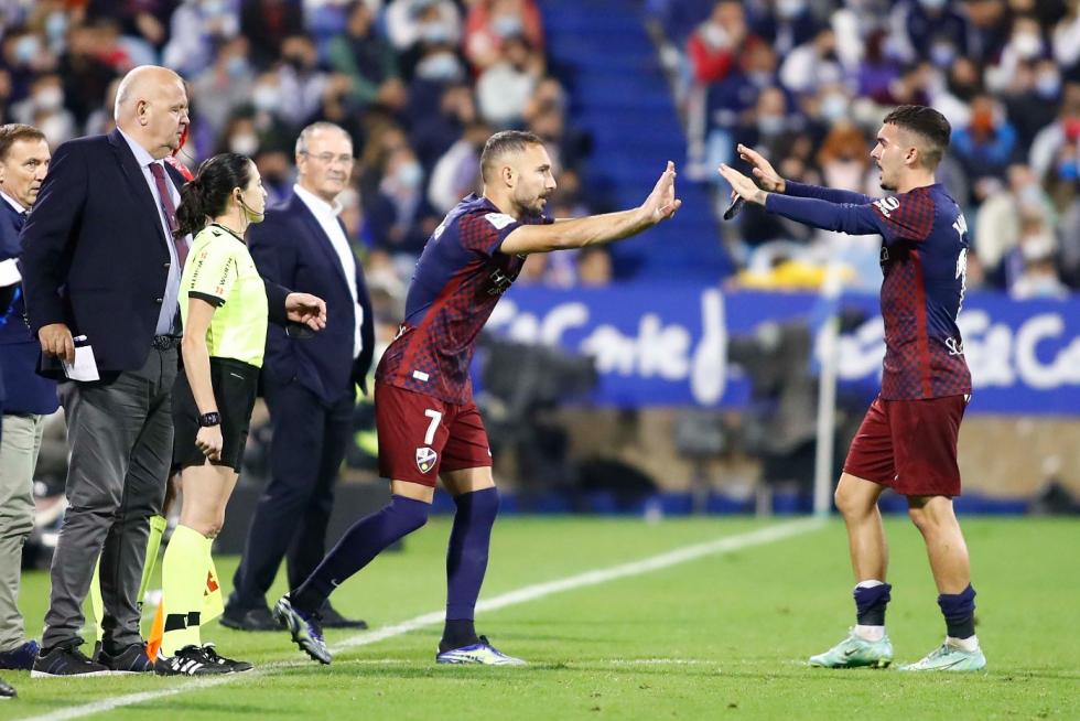 El Huesca se enfrenta al Zaragoza en la Romareda.