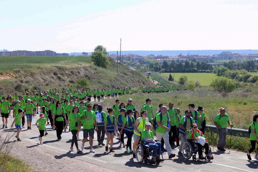 Los "marchosos" recorren los 18 kilómetros de la ruta