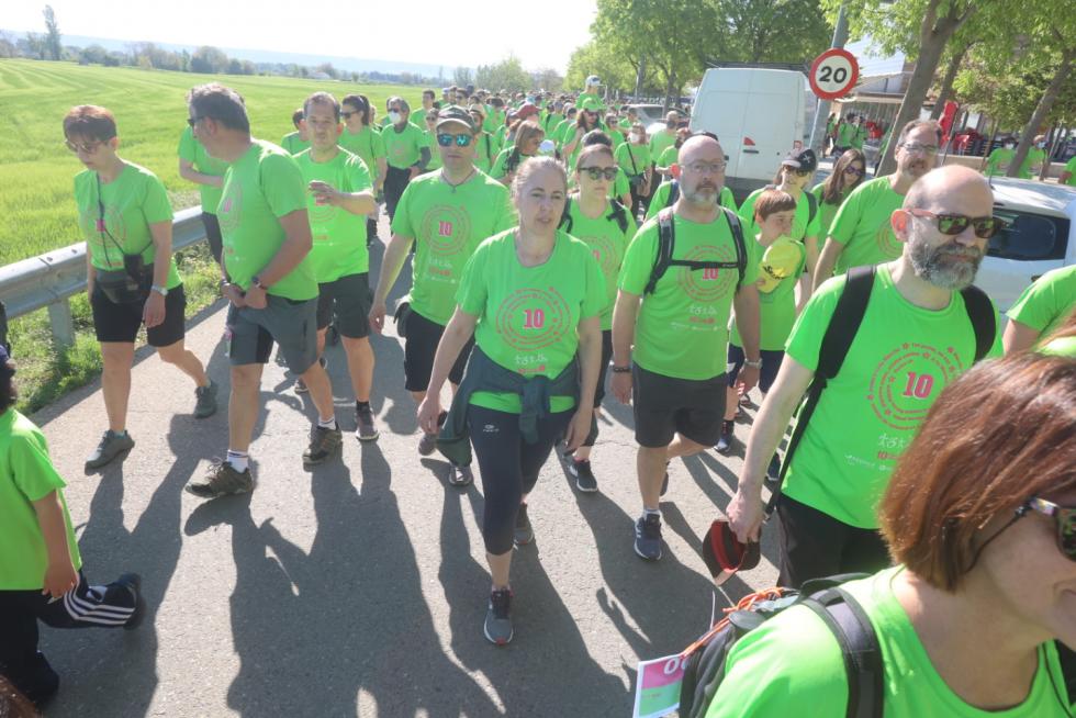 Los "marchosos" recorren los 18 kilómetros de la ruta