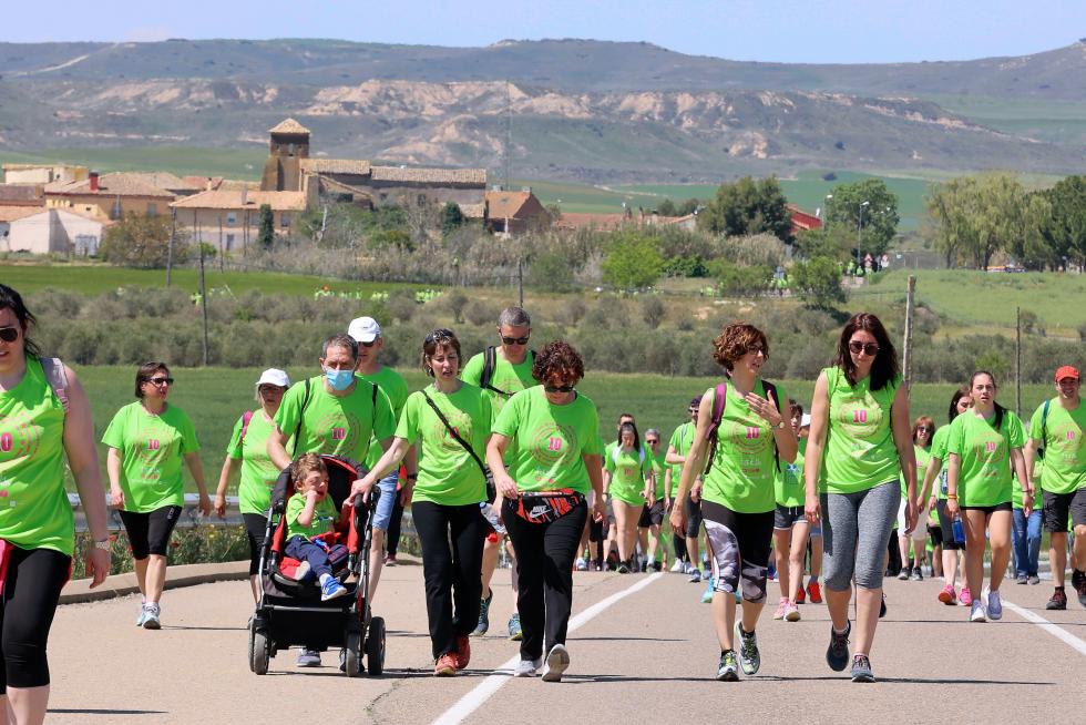 Los "marchosos" recorren los 18 kilómetros de la ruta