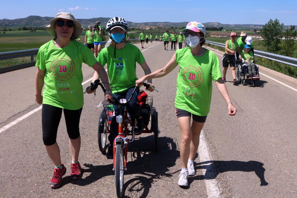 Los "marchosos" recorren los 18 kilómetros de la ruta