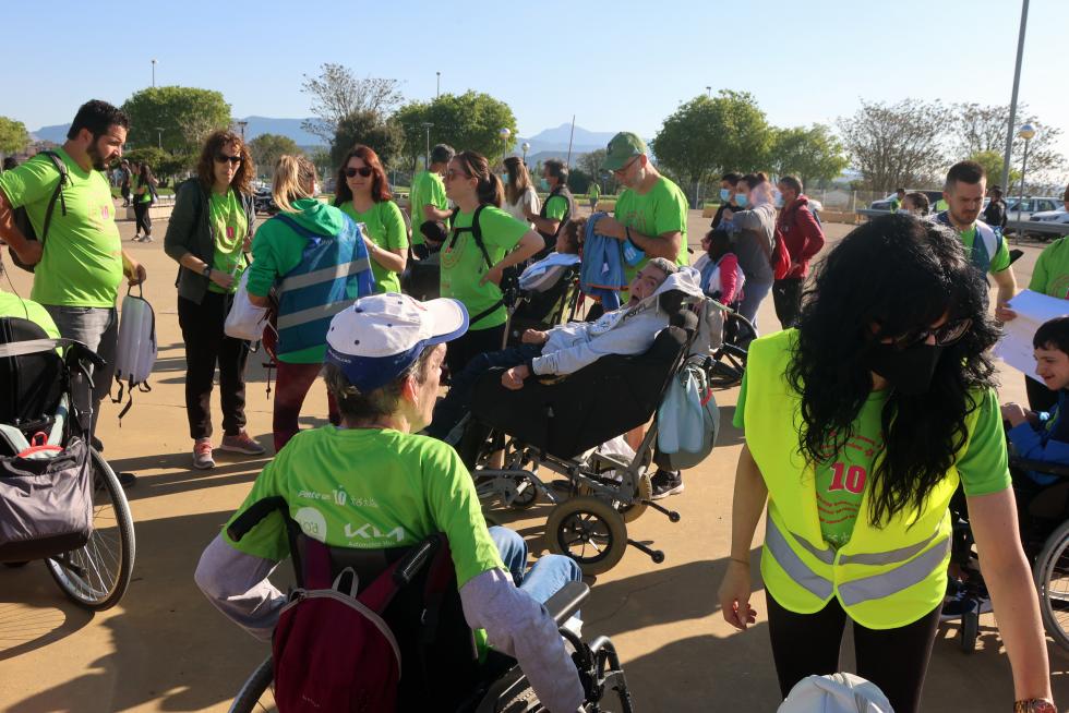Los "marchosos" recorren los 18 kilómetros de la ruta
