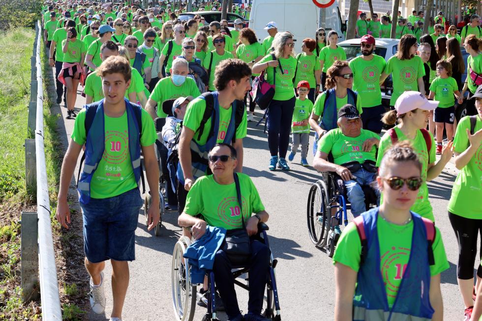 Los "marchosos" recorren los 18 kilómetros de la ruta