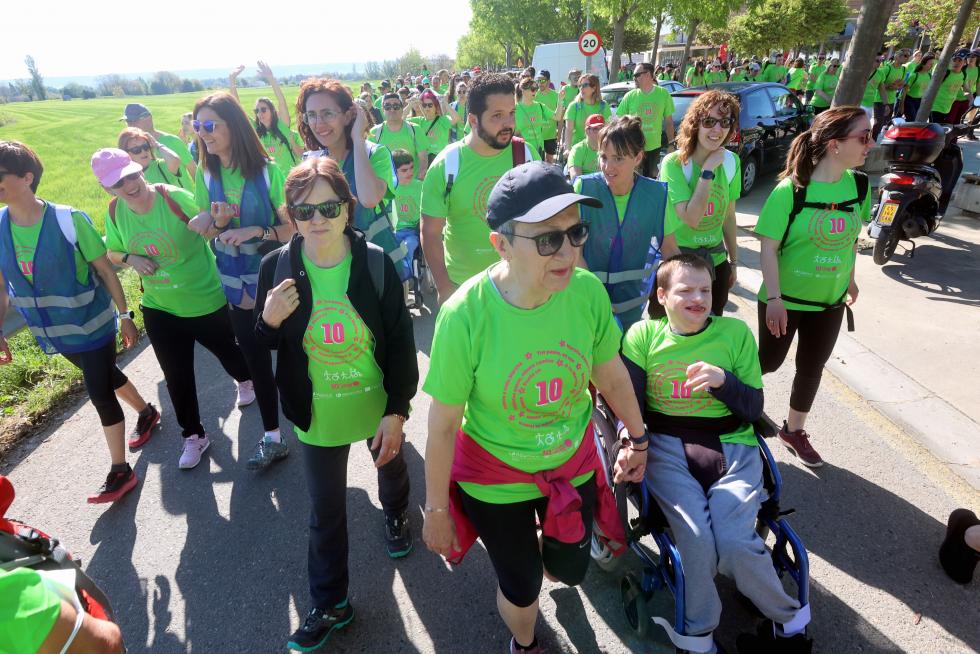 Los "marchosos" recorren los 18 kilómetros de la ruta