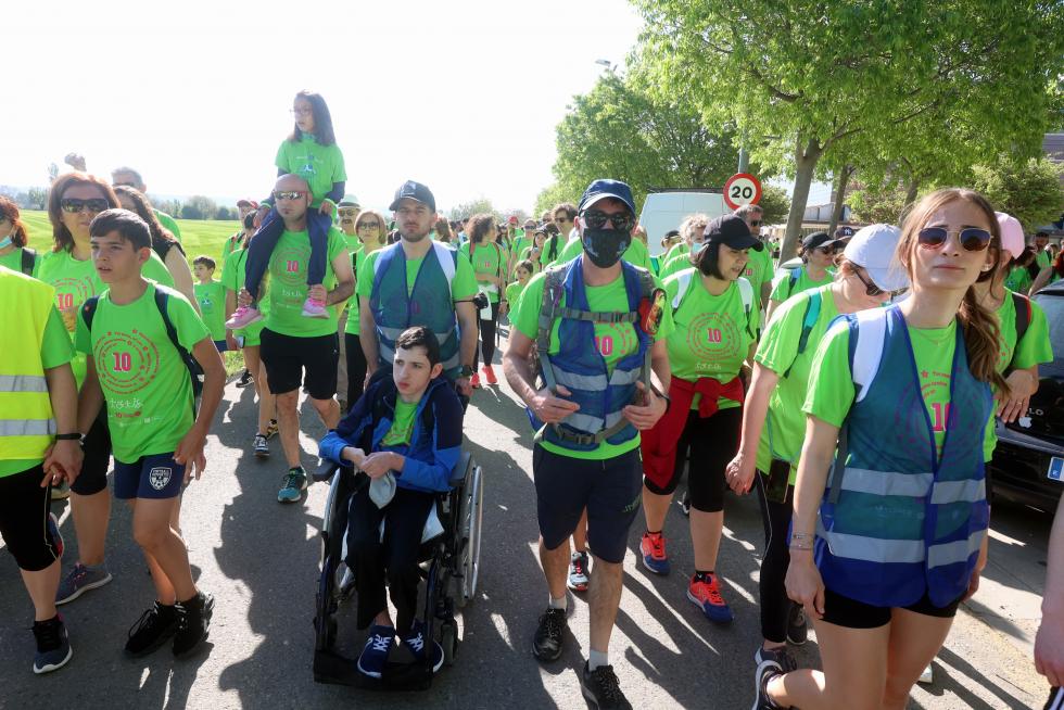 Los "marchosos" recorren los 18 kilómetros de la ruta