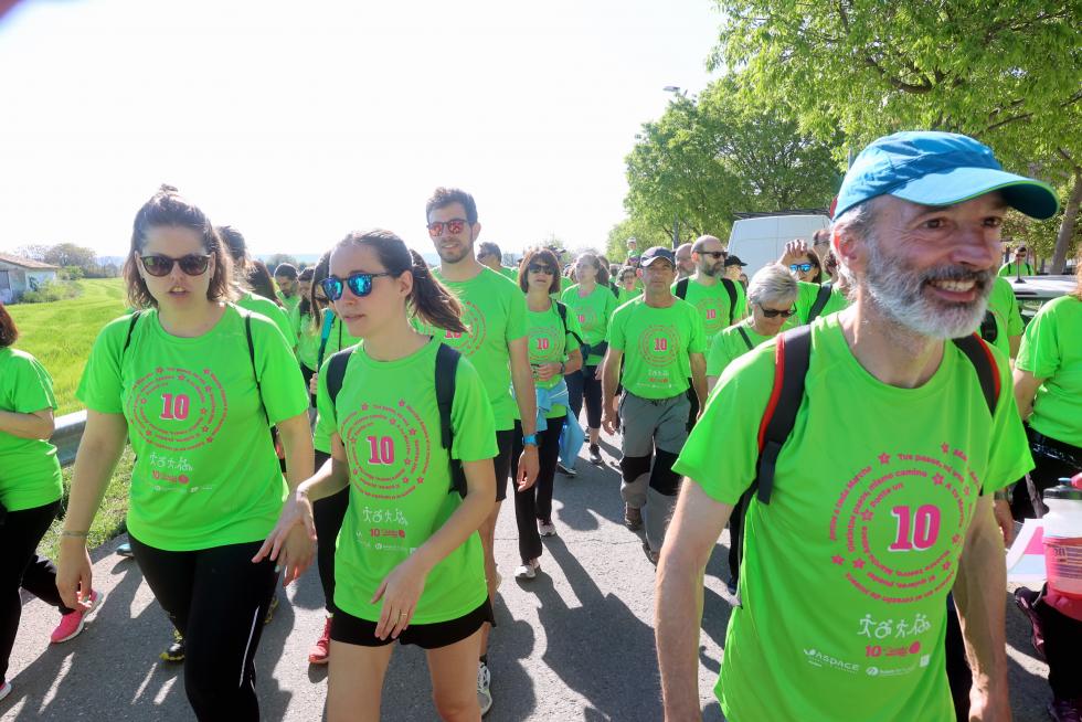 Los "marchosos" recorren los 18 kilómetros de la ruta