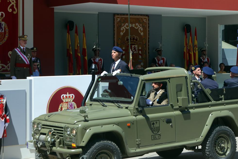 Desfile por el Día de las Fuerzas Armadas en Huesca.